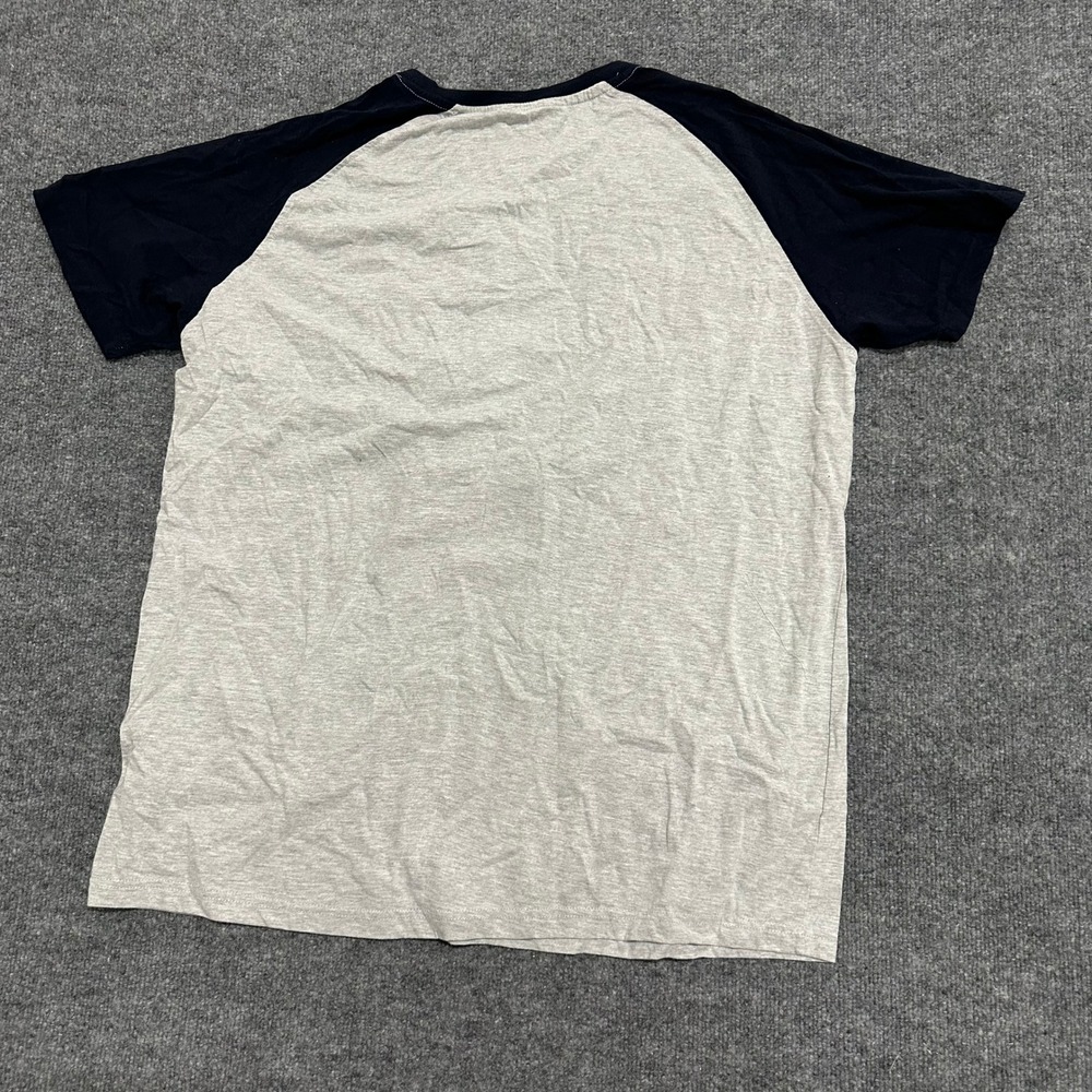 Akademiks T-Shirt Mens Size 3XL Grey Navy Blue Raglan Graphic Cotton Streetwear - Picture 6 of 7